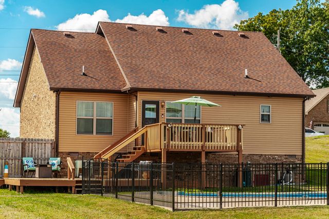 135 Irish Oaks Dr, Portland, TN 37148