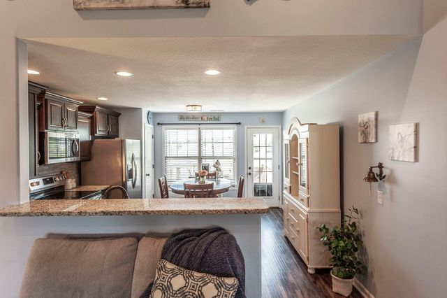 135 Irish Oaks Dr, Portland, TN 37148