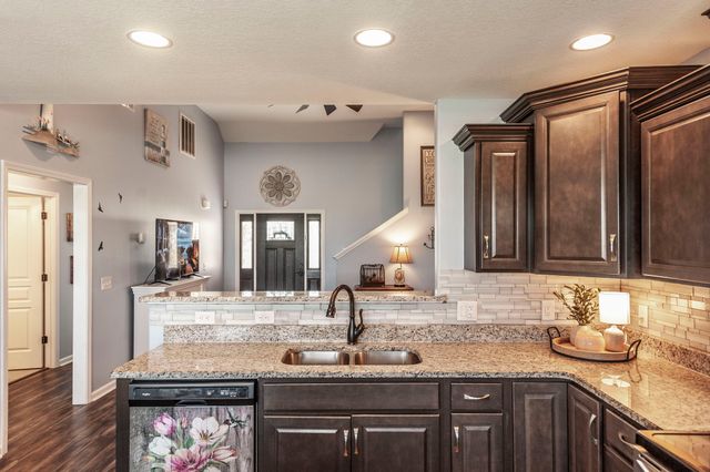 135 Irish Oaks Dr, Portland, TN 37148