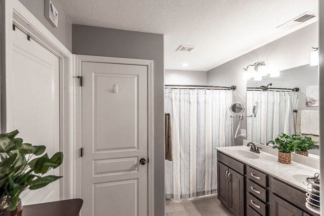 135 Irish Oaks Dr, Portland, TN 37148