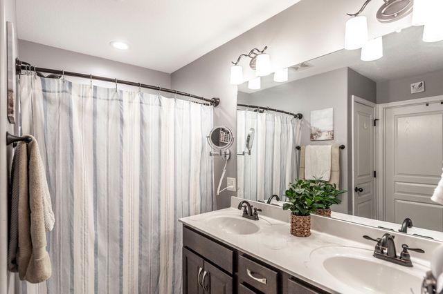 135 Irish Oaks Dr, Portland, TN 37148