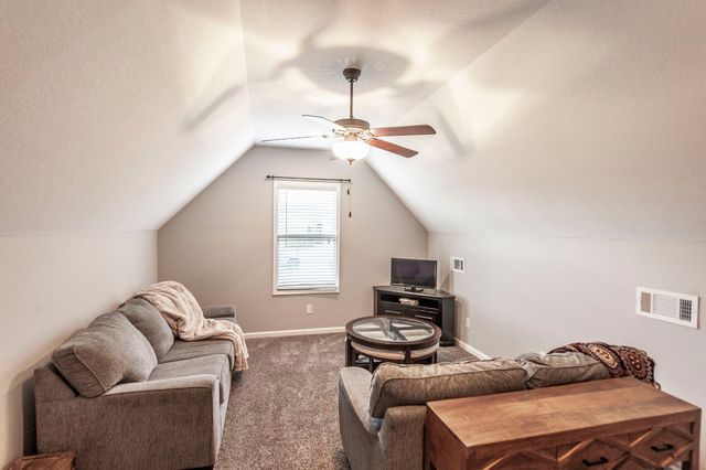 135 Irish Oaks Dr, Portland, TN 37148