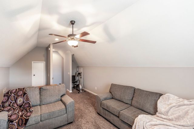 135 Irish Oaks Dr, Portland, TN 37148