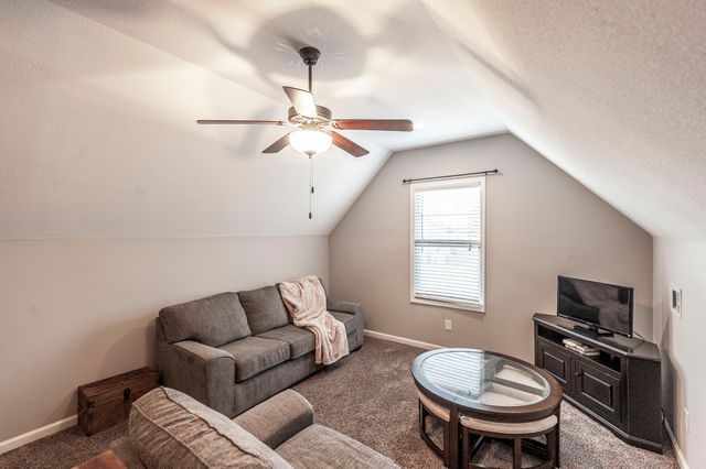 135 Irish Oaks Dr, Portland, TN 37148