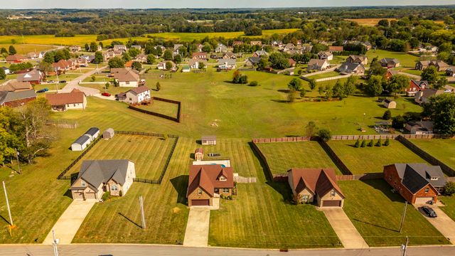 135 Irish Oaks Dr, Portland, TN 37148