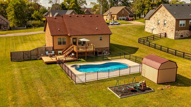 135 Irish Oaks Dr, Portland, TN 37148