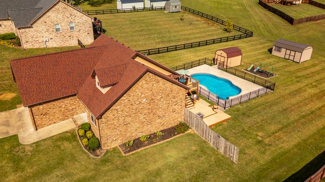 135 Irish Oaks Dr, Portland, TN 37148