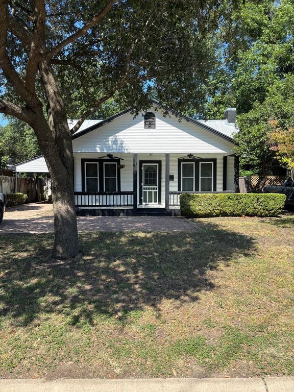 1209 Park St, Kerrville, TX 78028