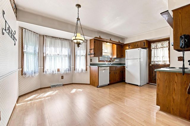 928 S 111th PLACE, West Allis, WI 53214