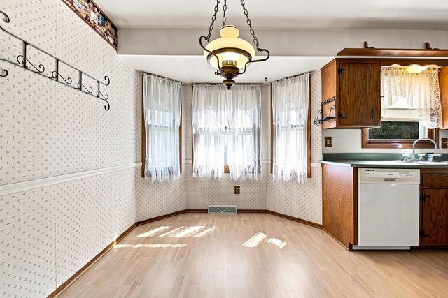 928 S 111th PLACE, West Allis, WI 53214