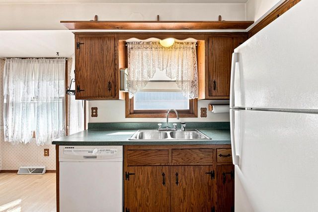 928 S 111th PLACE, West Allis, WI 53214