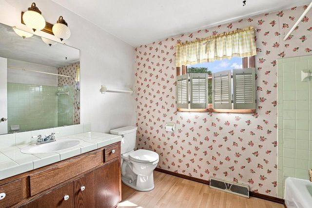928 S 111th PLACE, West Allis, WI 53214