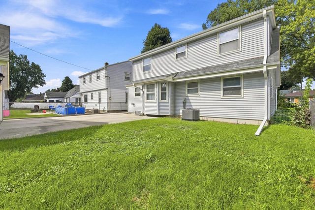 928 S 111th PLACE, West Allis, WI 53214