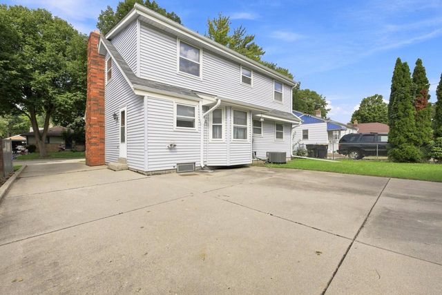928 S 111th PLACE, West Allis, WI 53214