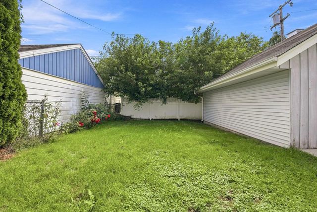 928 S 111th PLACE, West Allis, WI 53214