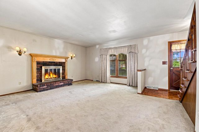 928 S 111th PLACE, West Allis, WI 53214