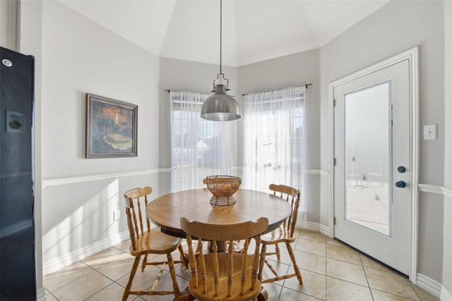 1217 Black Hawk Drive, Fort Worth, TX 76052