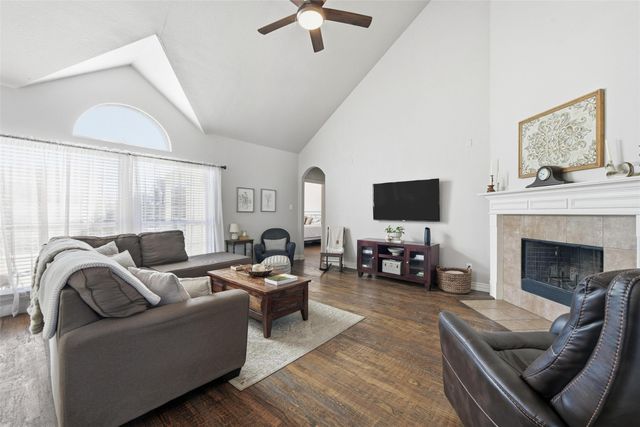 1217 Black Hawk Drive, Fort Worth, TX 76052