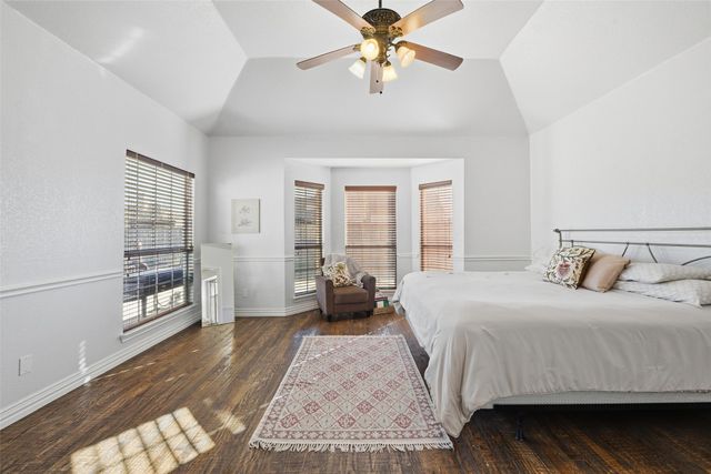 1217 Black Hawk Drive, Fort Worth, TX 76052