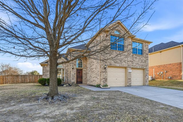 1217 Black Hawk Drive, Fort Worth, TX 76052