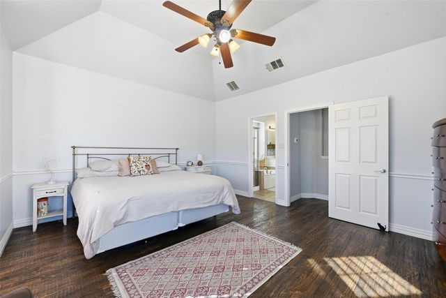 1217 Black Hawk Drive, Fort Worth, TX 76052