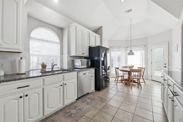 1217 Black Hawk Drive, Fort Worth, TX 76052