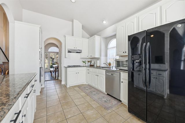 1217 Black Hawk Drive, Fort Worth, TX 76052