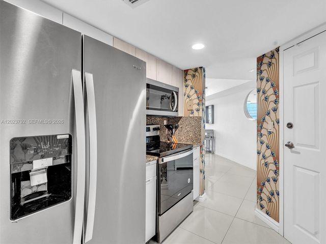 825 Brickell Bay Dr 2048, Miami, FL 33131