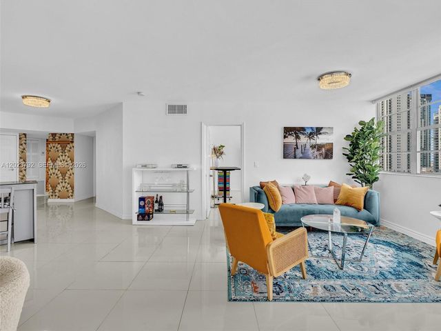 825 Brickell Bay Dr 2048, Miami, FL 33131
