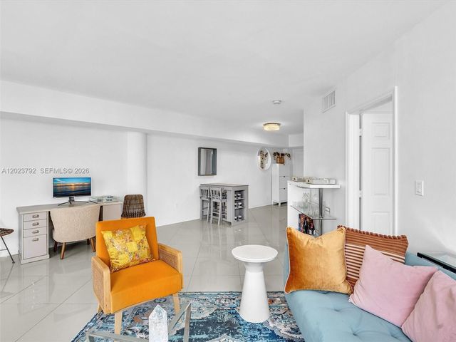 825 Brickell Bay Dr 2048, Miami, FL 33131
