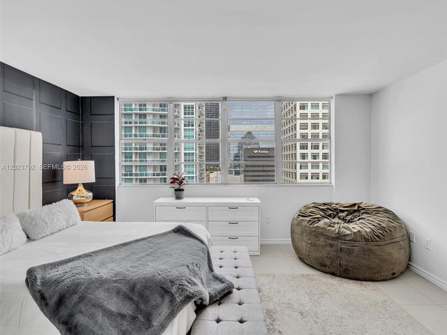 825 Brickell Bay Dr 2048, Miami, FL 33131