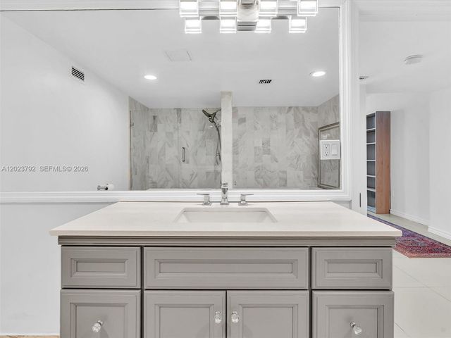 825 Brickell Bay Dr 2048, Miami, FL 33131