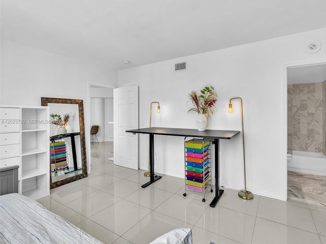 825 Brickell Bay Dr 2048, Miami, FL 33131