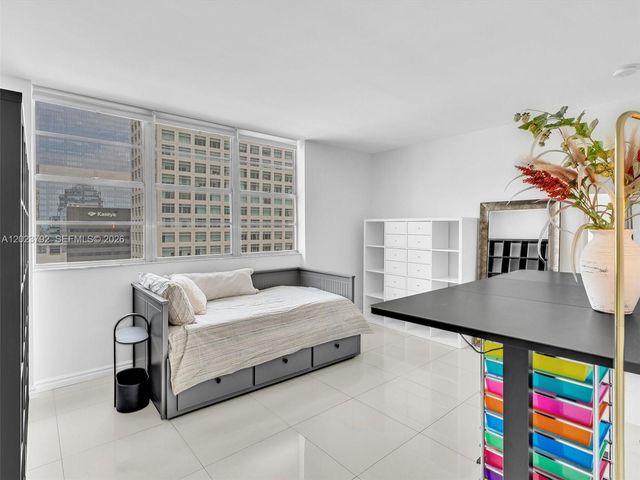 825 Brickell Bay Dr 2048, Miami, FL 33131