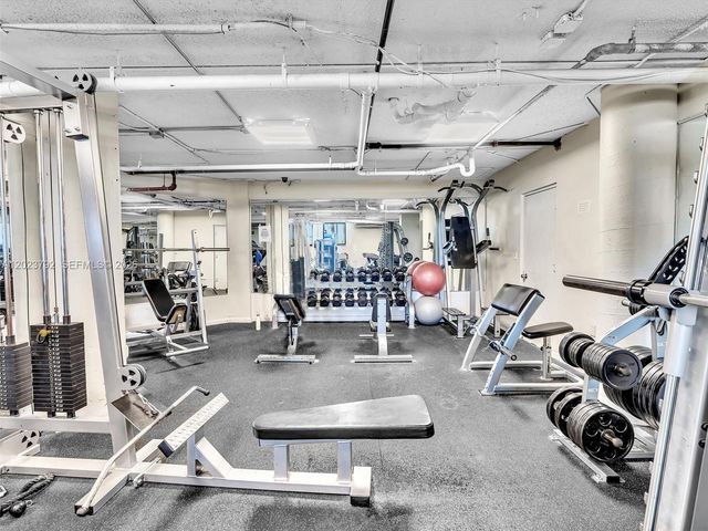 825 Brickell Bay Dr 2048, Miami, FL 33131