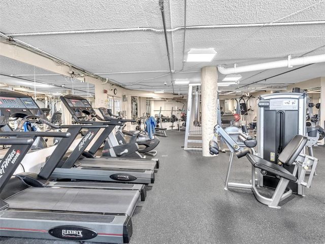 825 Brickell Bay Dr 2048, Miami, FL 33131