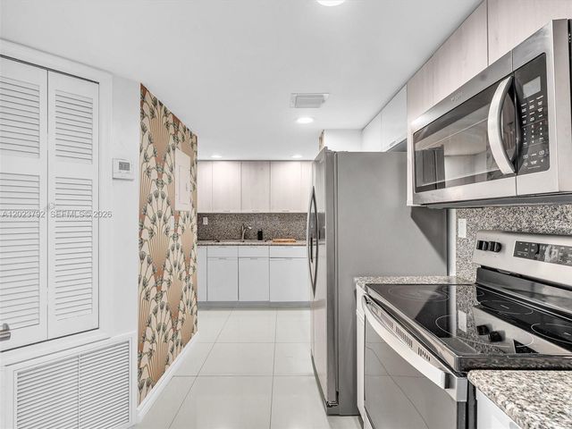 825 Brickell Bay Dr 2048, Miami, FL 33131