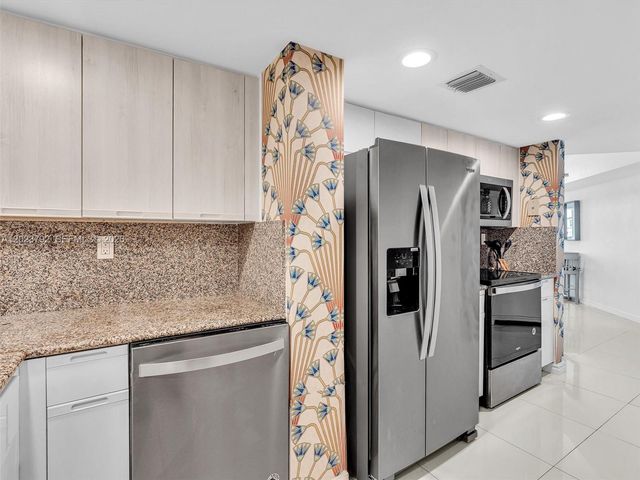 825 Brickell Bay Dr 2048, Miami, FL 33131