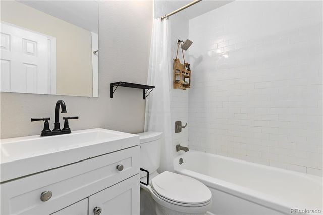 2297 S Jasper Way B, Aurora, CO 80013