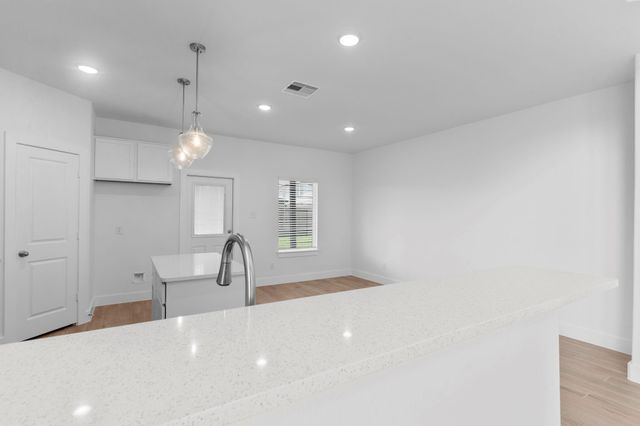 359 Twin Lakes Boulevard, West Columbia, TX 77486