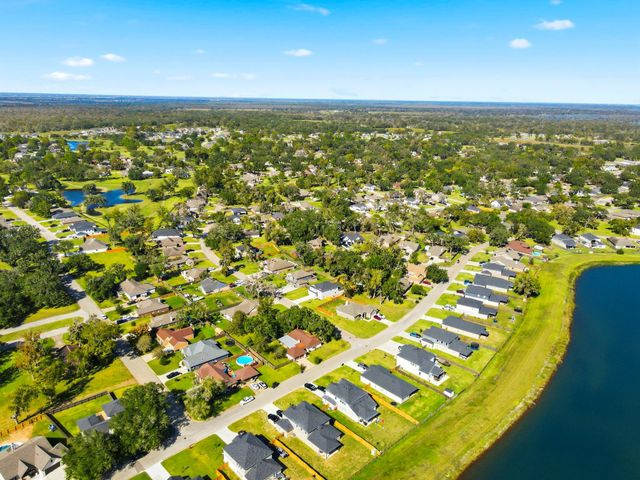 359 Twin Lakes Boulevard, West Columbia, TX 77486