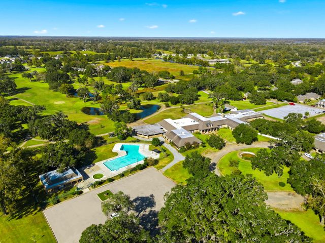 359 Twin Lakes Boulevard, West Columbia, TX 77486