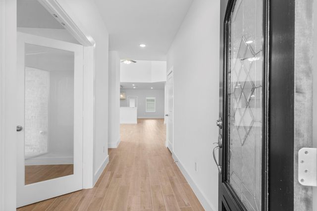 359 Twin Lakes Boulevard, West Columbia, TX 77486