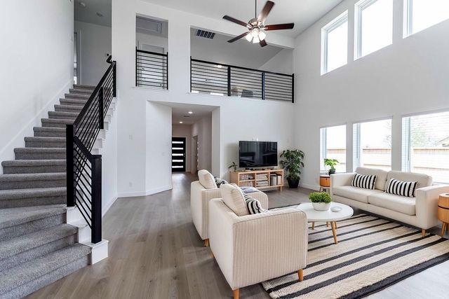 359 Twin Lakes Boulevard, West Columbia, TX 77486