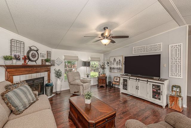210 Victor Court, Trinidad, TX 75163