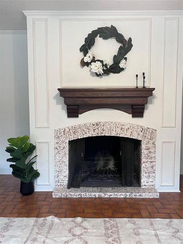 111 Cherrywood Dr, Lake Jackson, TX 77566