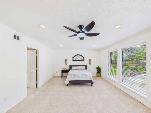 111 Cherrywood Dr, Lake Jackson, TX 77566