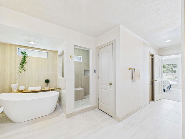 111 Cherrywood Dr, Lake Jackson, TX 77566