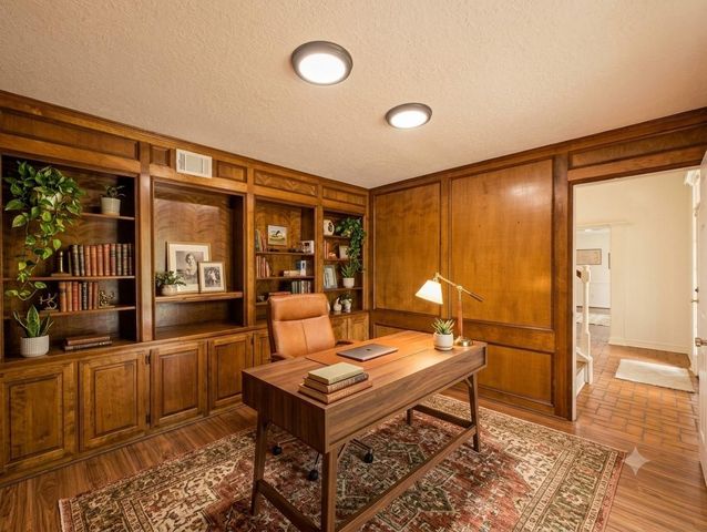 111 Cherrywood Dr, Lake Jackson, TX 77566