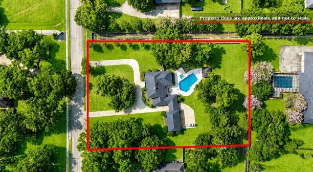111 Cherrywood Dr, Lake Jackson, TX 77566